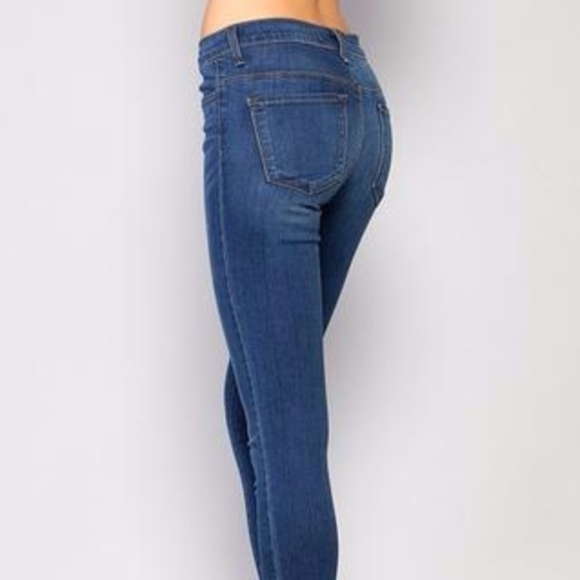 NWT Medium Wash Skinny Jeans Size 25 - Picture 2 of 7